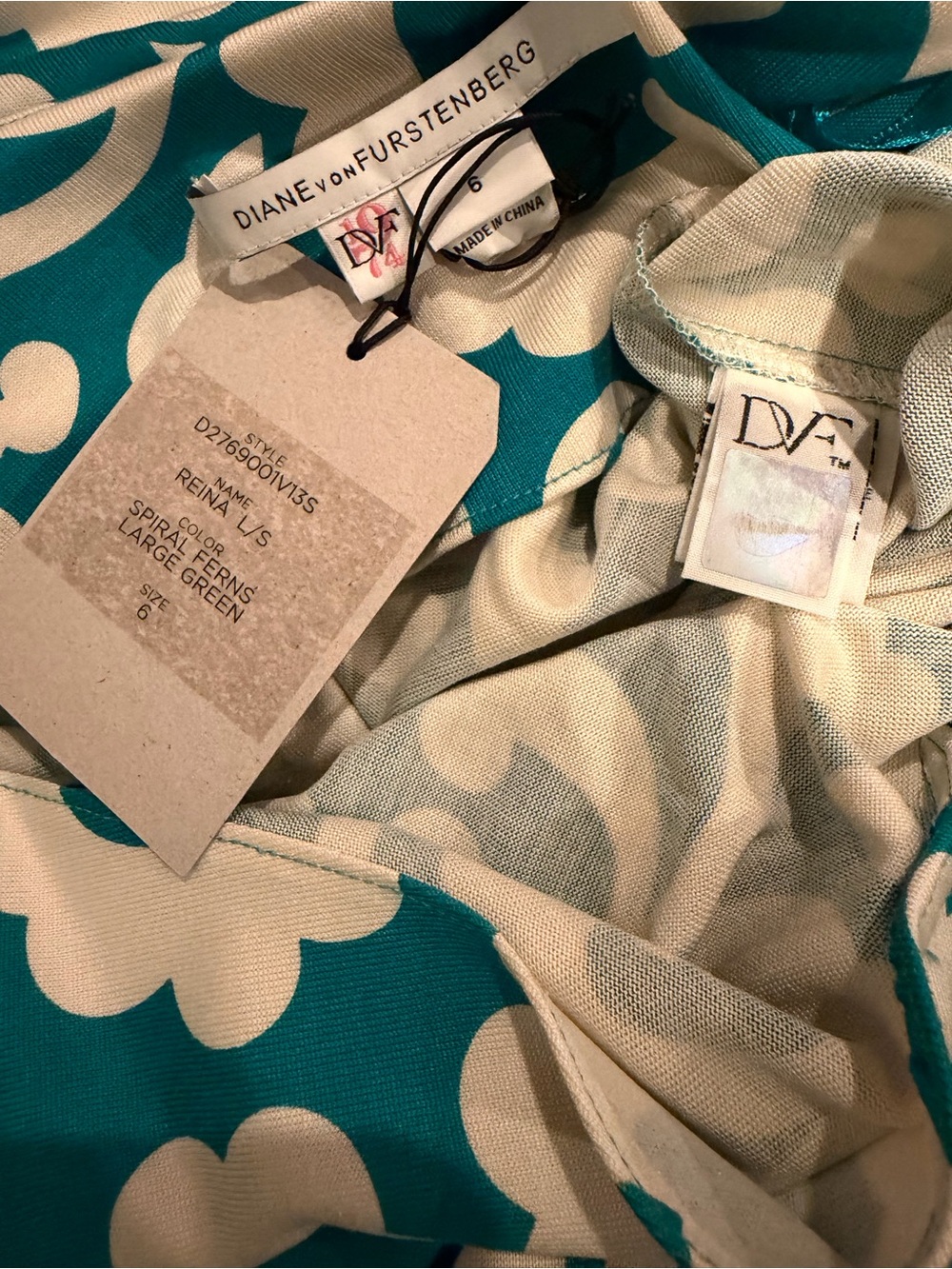 100% Silk Diane Von Furstenberg V-Neck Long Sleeve Green and White Sheath Dress - Picture 7 of 8